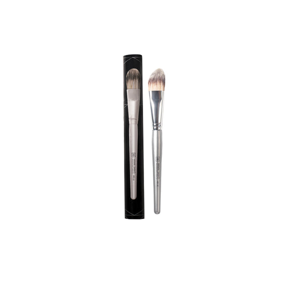 Silver Foundation Brush 31